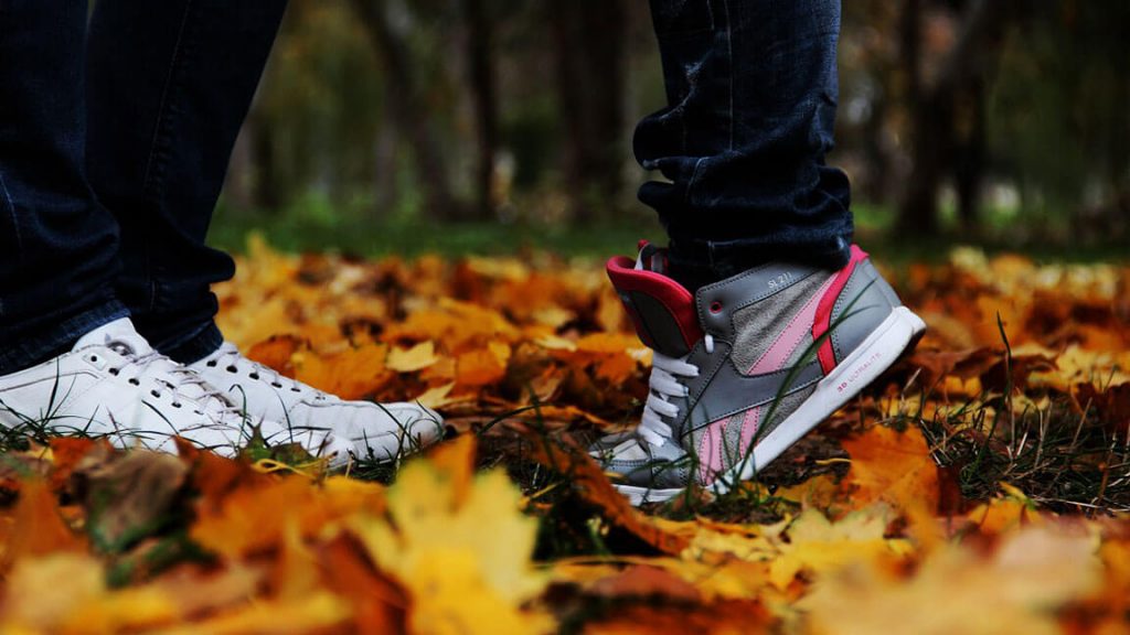 10 Best Womens Sneakers for Travel (2025 Reviews)