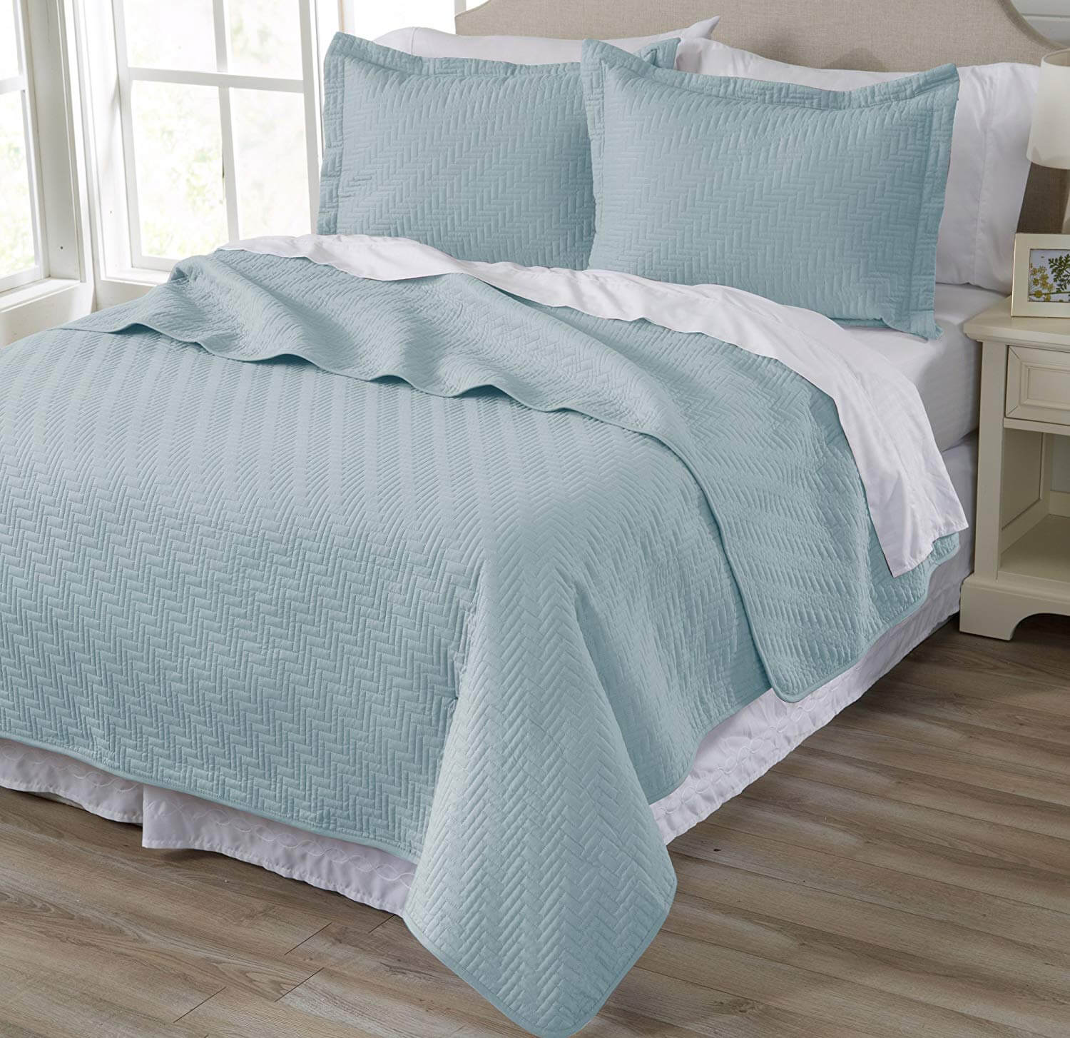 10. 3-Piece Luxury Quilt Set with Shams