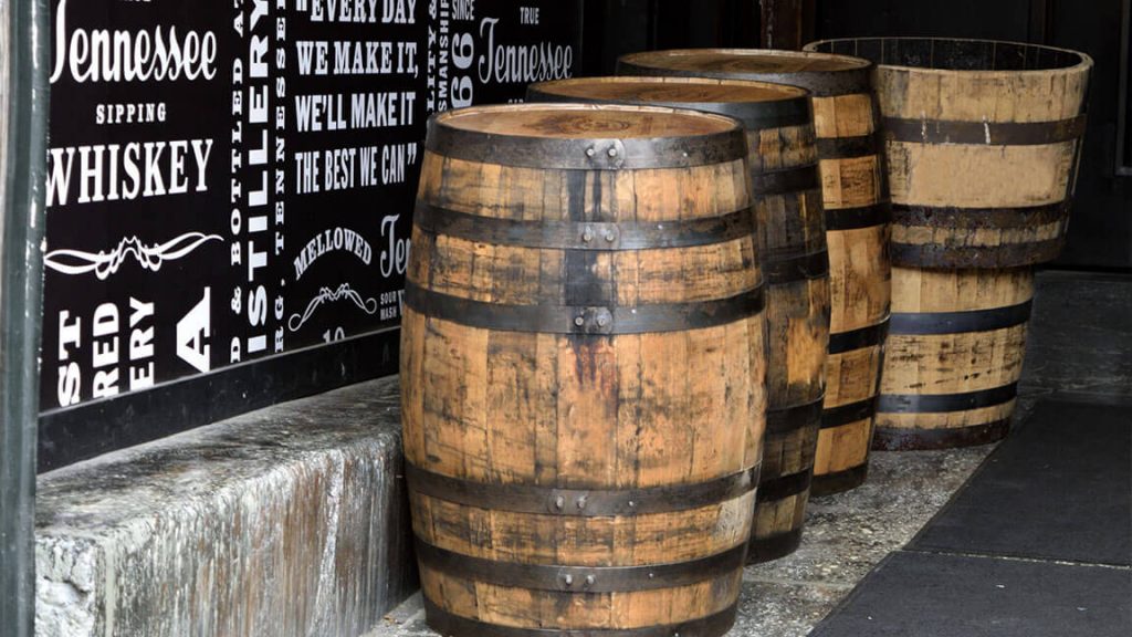 10 Best Wooden Whiskey Barrels (2025 Reviews)