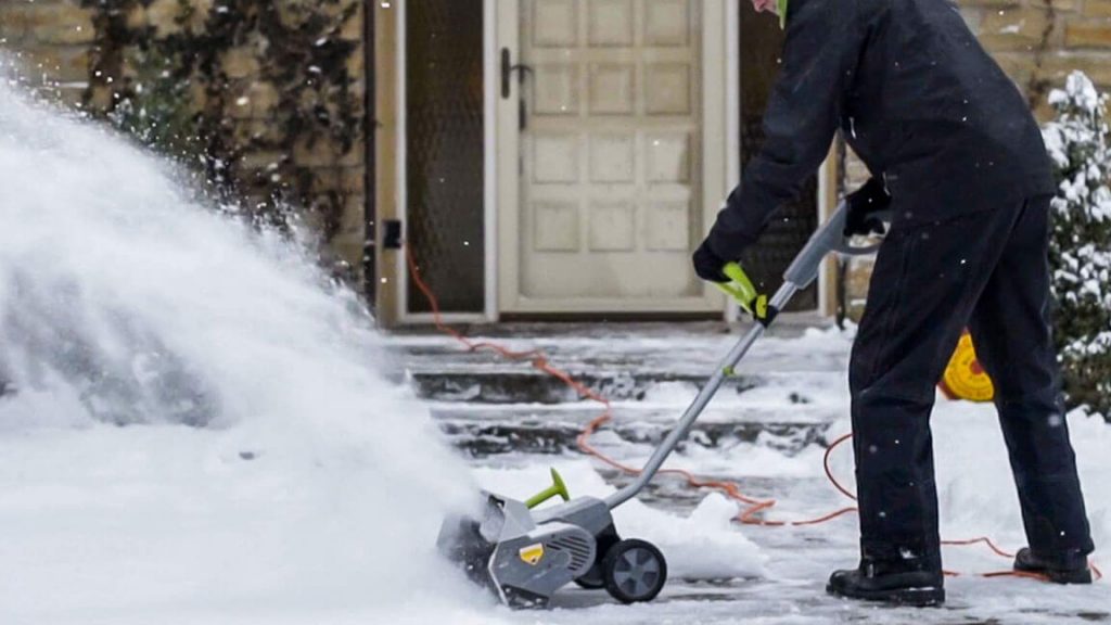 10 Best Electric Snow Shovels & Throwers in 2025 Reviews